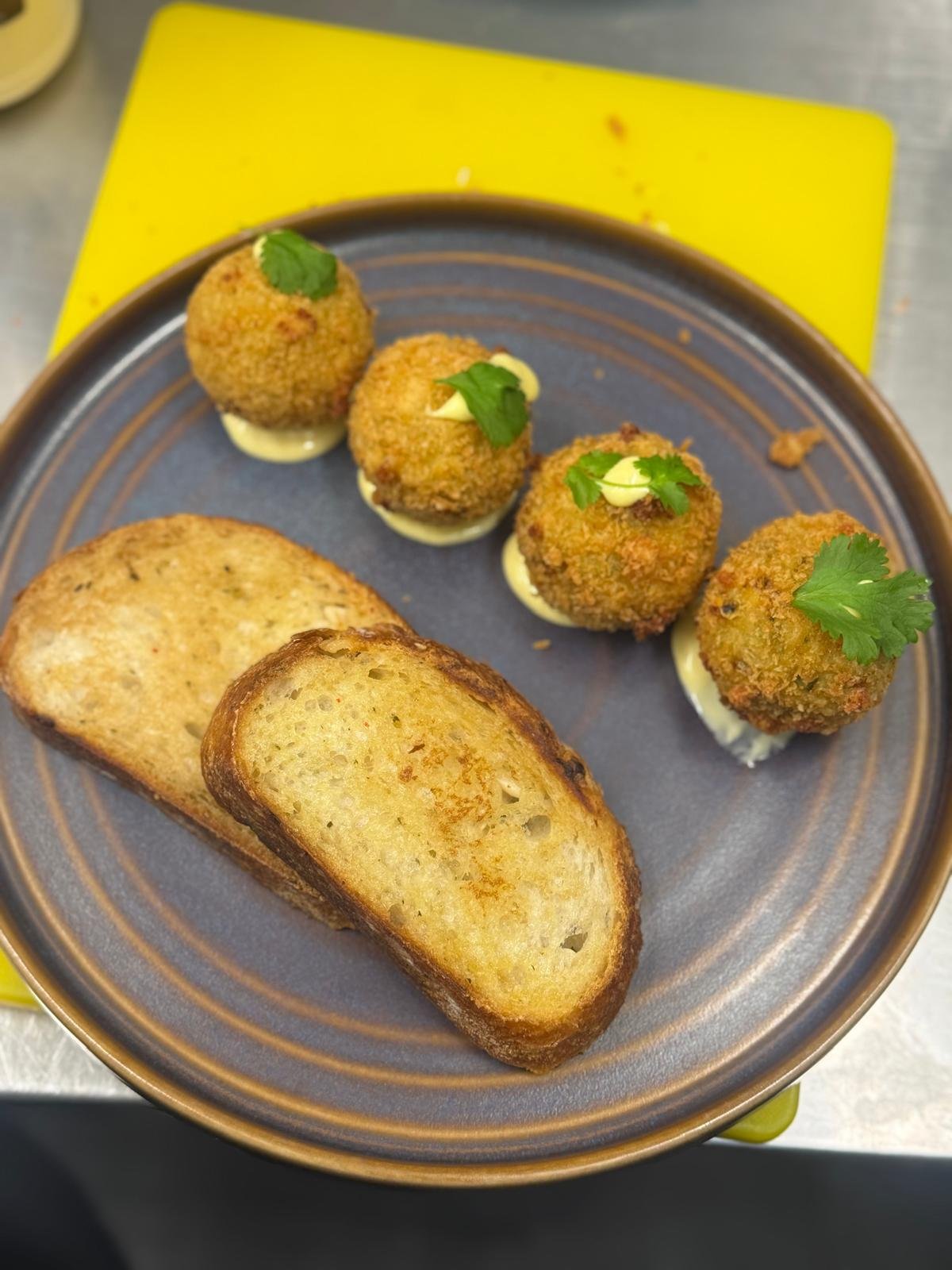 Crispy croquettes with toast